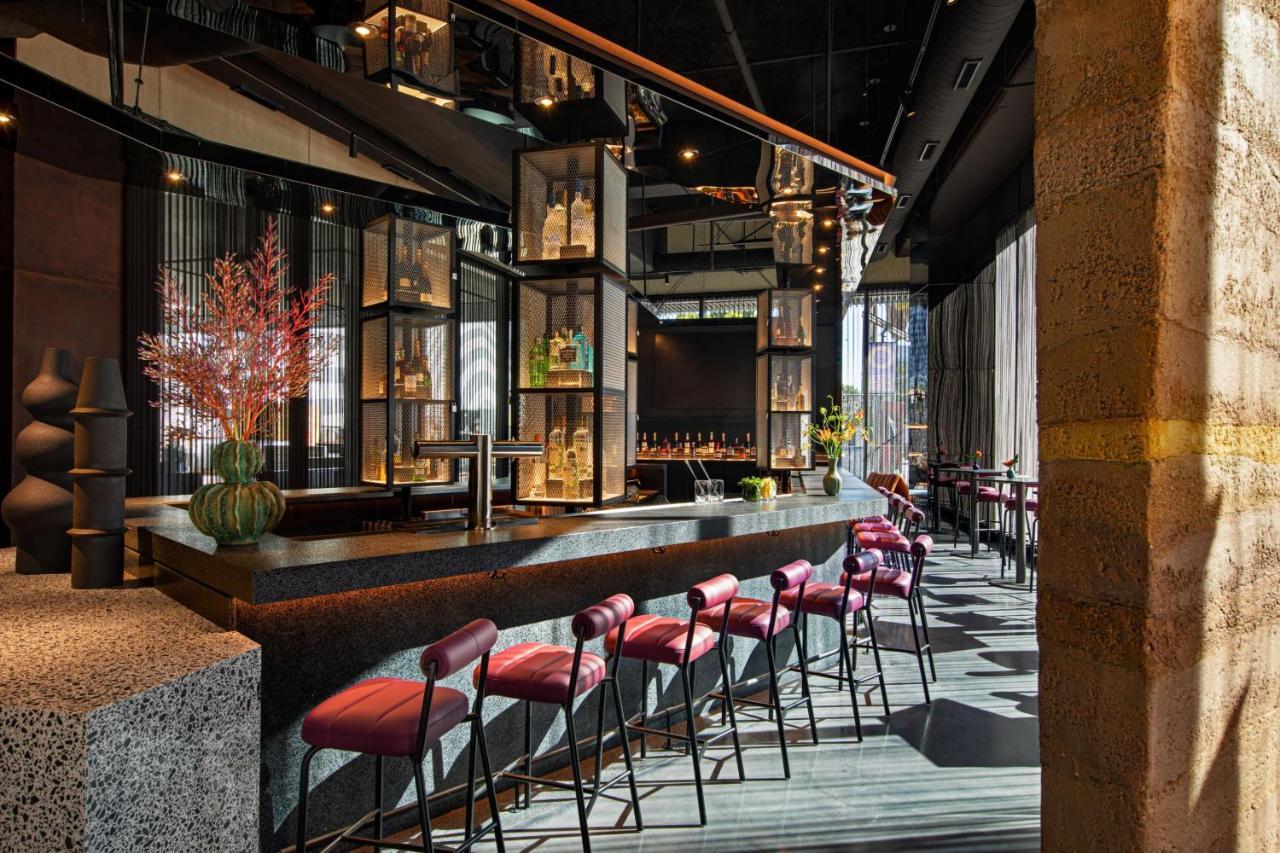 Moxy Downtown Angeles Los Angeles