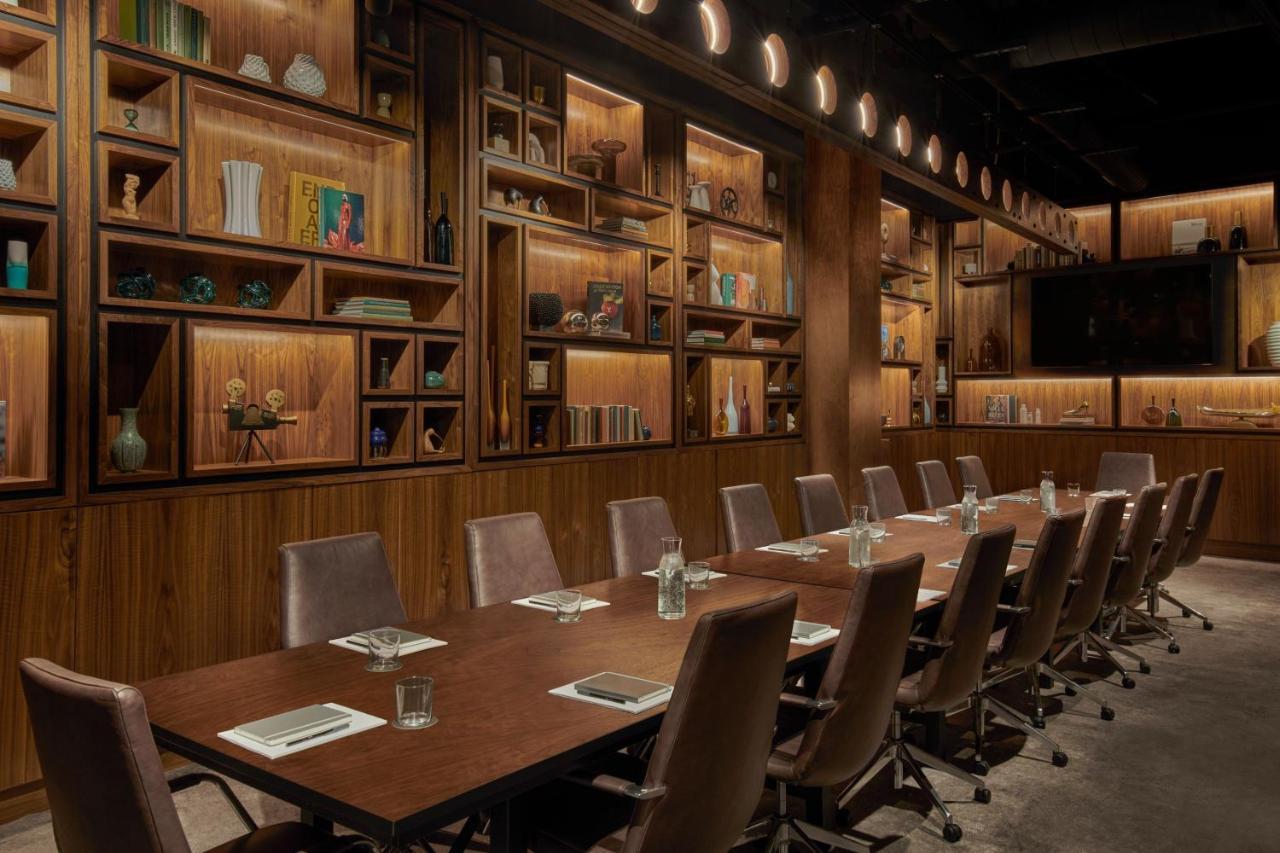 Moxy Downtown Angeles Los Angeles