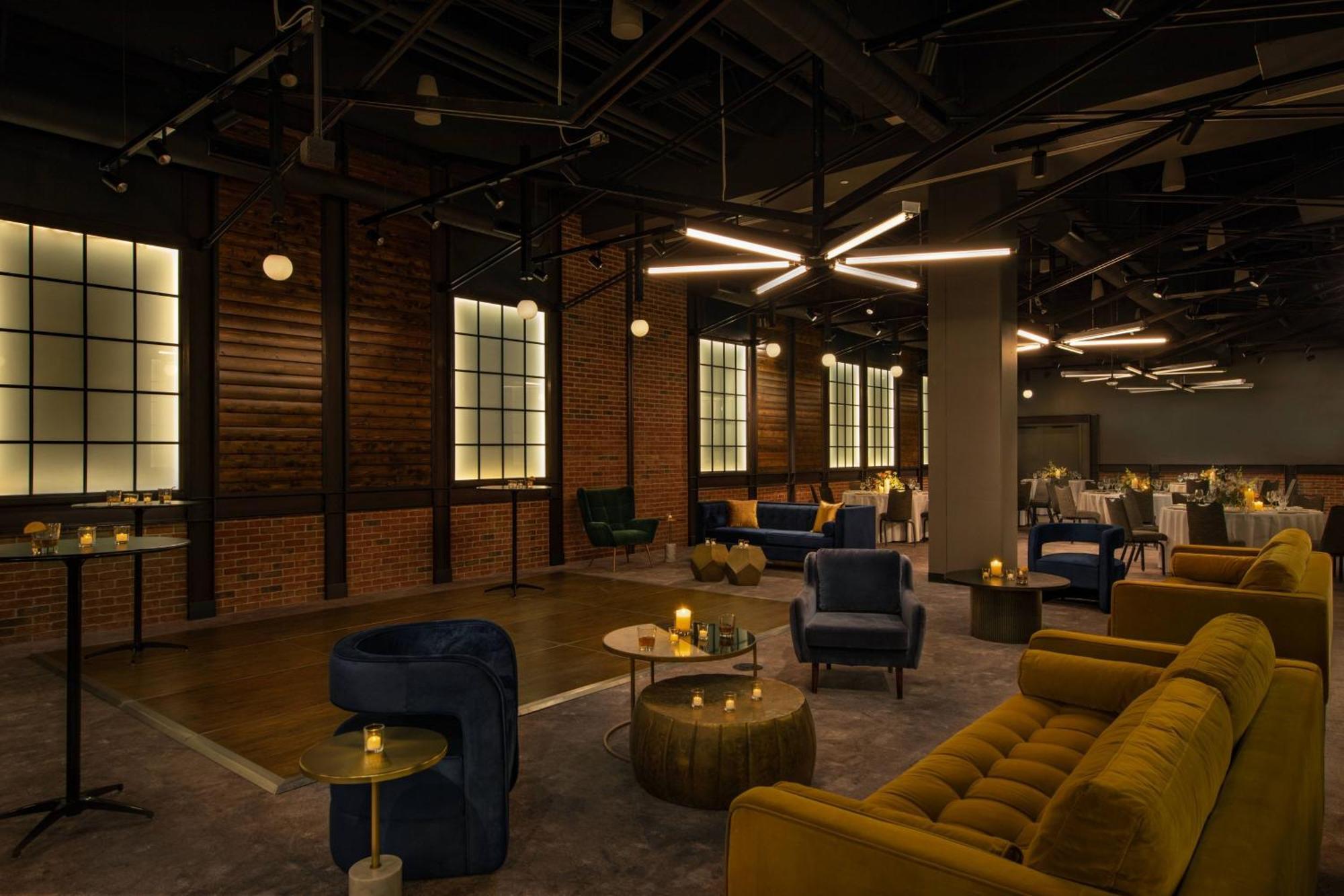 Moxy Downtown Angeles Hotel 4*