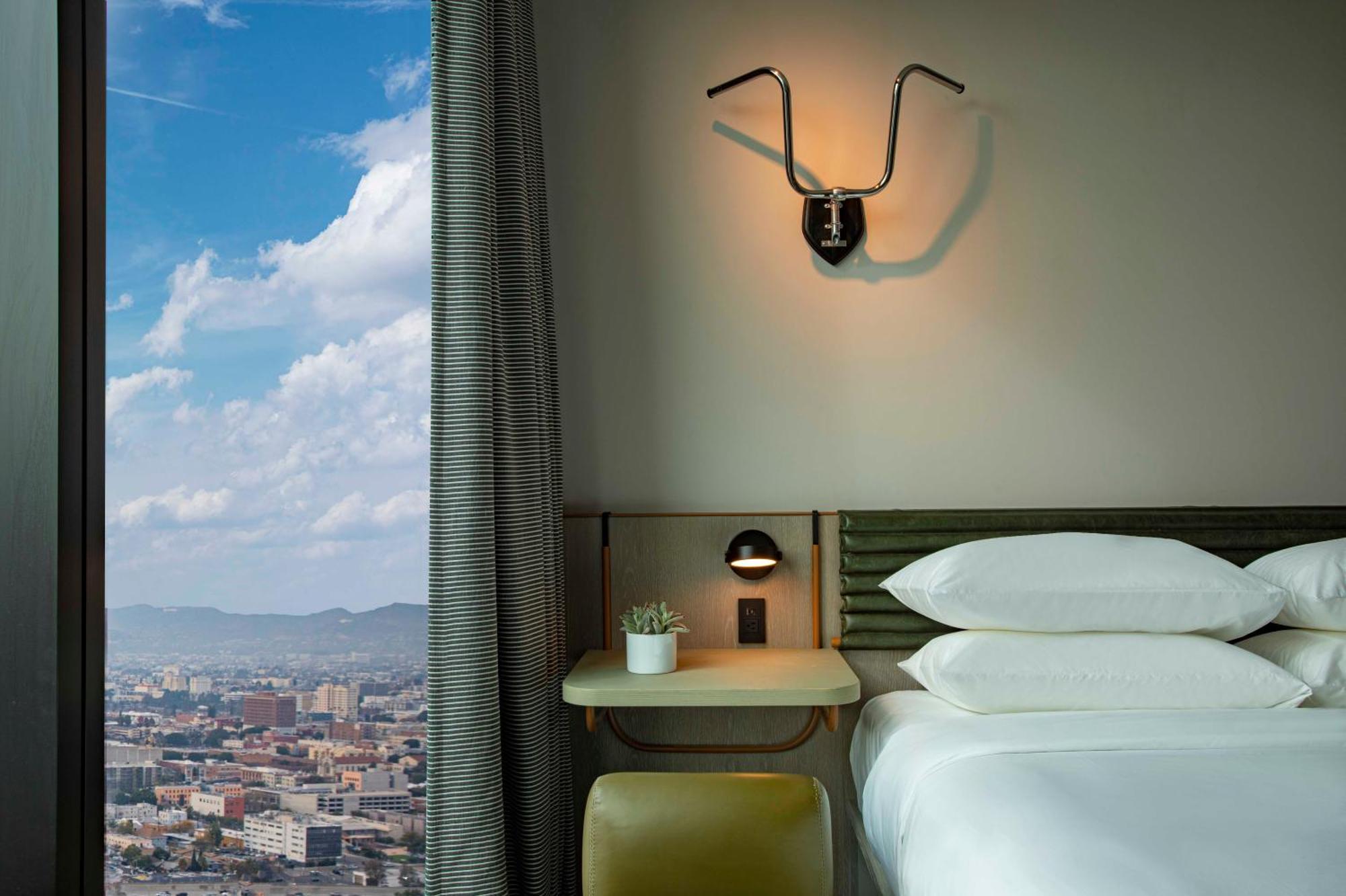 Hotel Moxy Downtown Angeles 4*