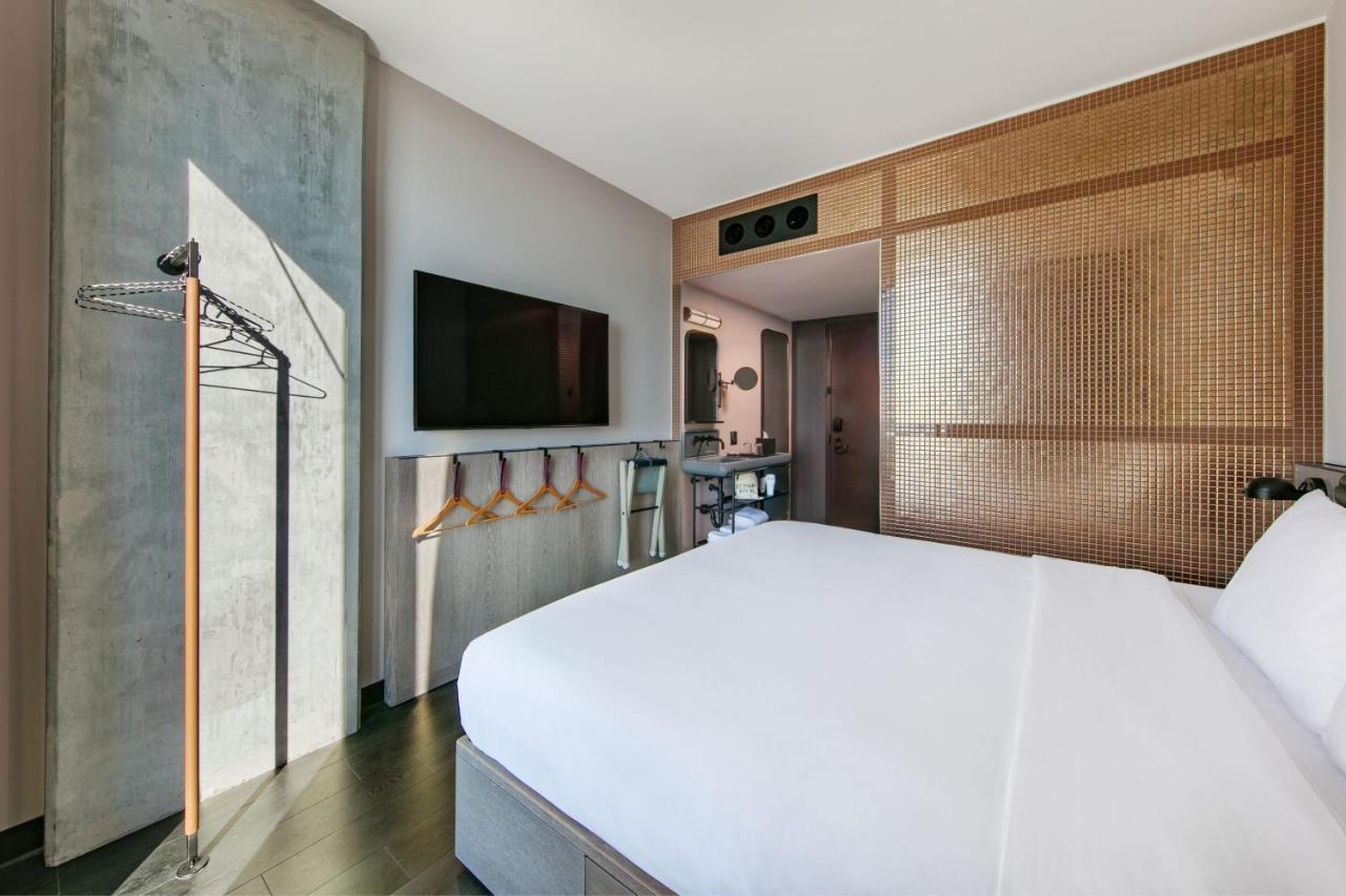 Moxy Downtown Angeles Los Angeles