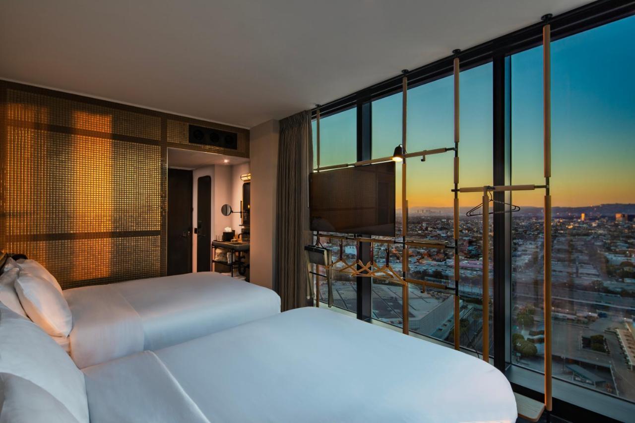 Moxy Downtown 4*