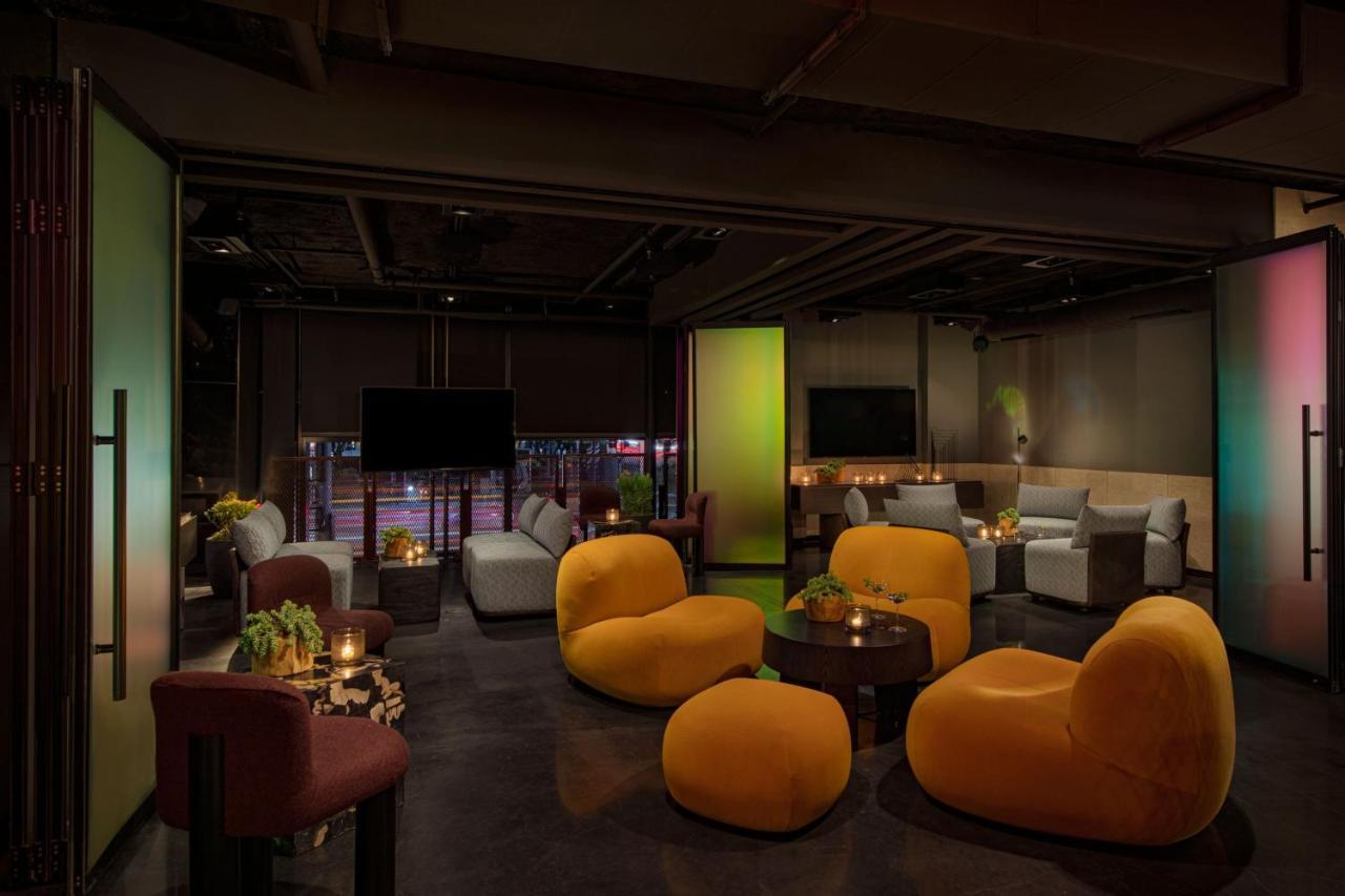 Moxy Downtown