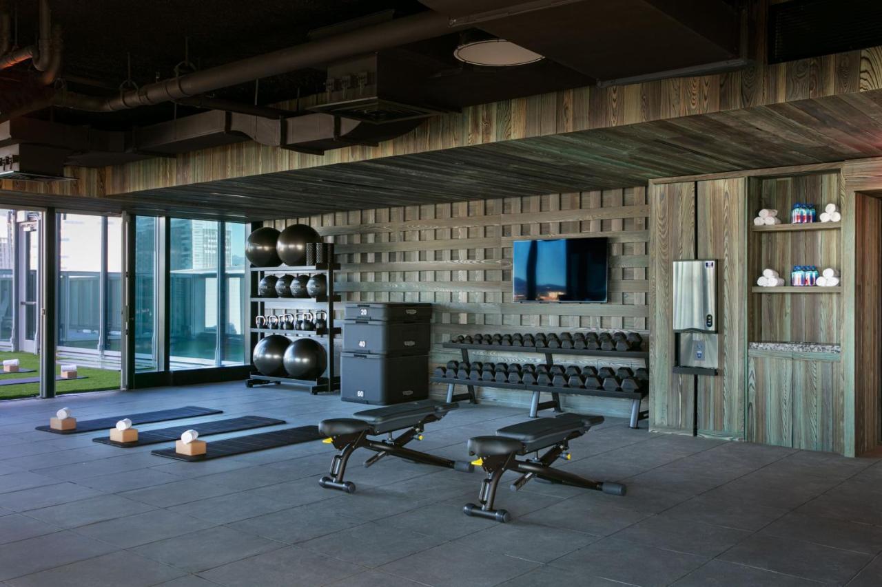Moxy Downtown Angeles Hotel 4*