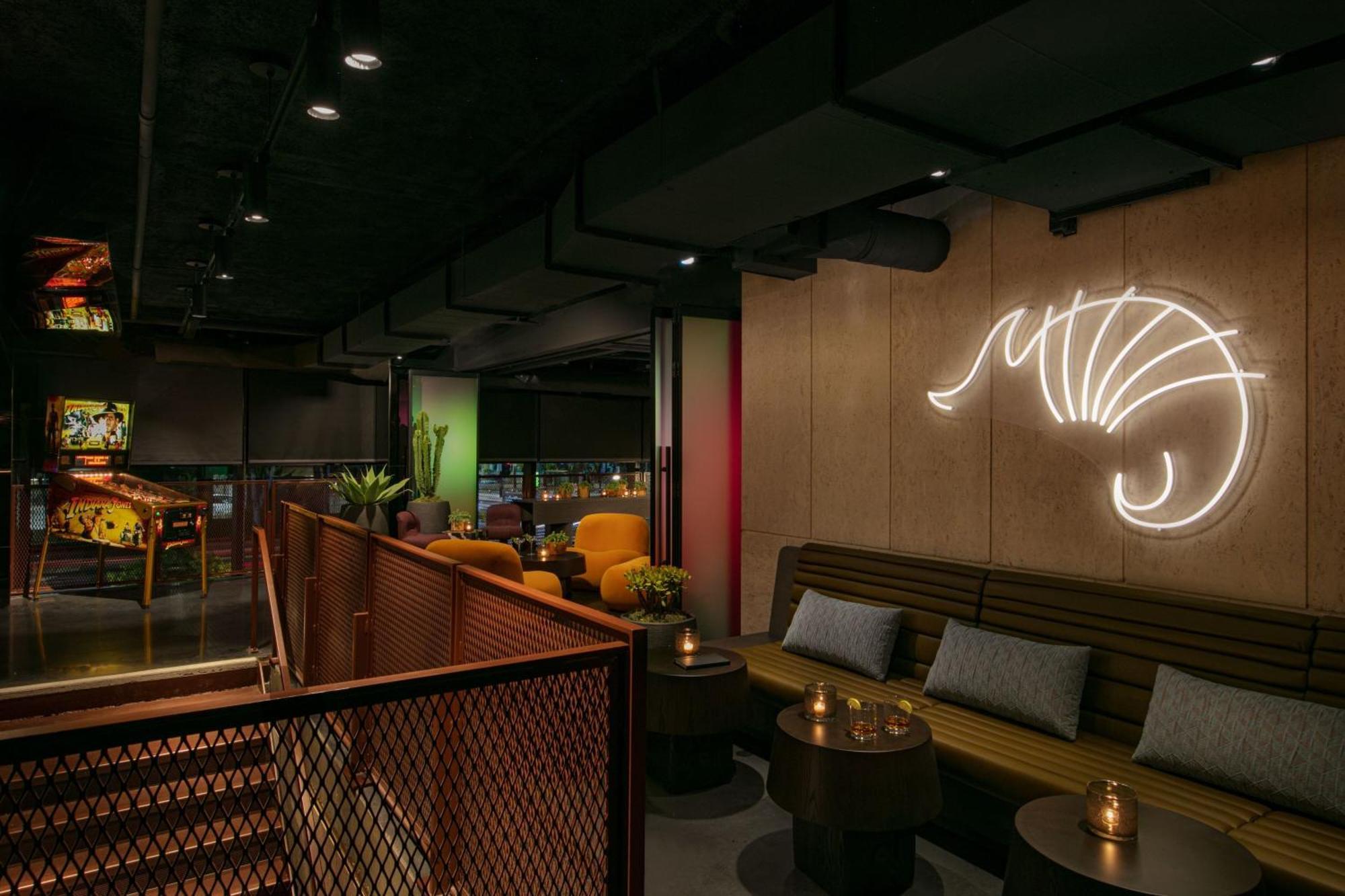 Moxy Downtown Angeles 4*